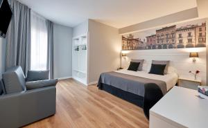 Ένα ή περισσότερα κρεβάτια σε δωμάτιο στο Hotel Can Pamplona