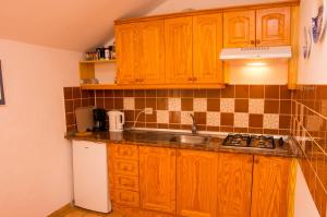 A kitchen or kitchenette at Finca Patio Canario