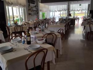 A restaurant or other place to eat at Hotel Saponi