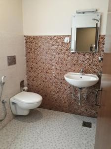 Koupelna v ubytování Hotel Heranya + 37 fotografií