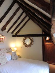 A bed or beds in a room at Willow Tree House 