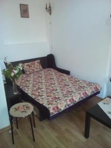 Giường trong phòng chung tại Brown Amber