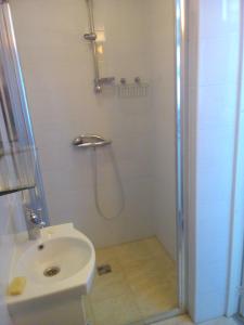 Phòng tắm tại Brown Amber