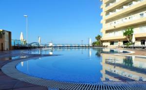 Bazén v ubytování Hotel Cala Font nebo v jeho okolí