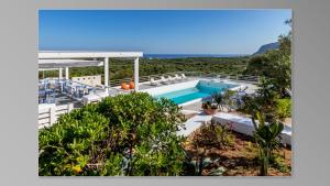 Villa con piscina e vista sul deserto di Milatos Village Cretan Agrotourism Hotel a Milatos