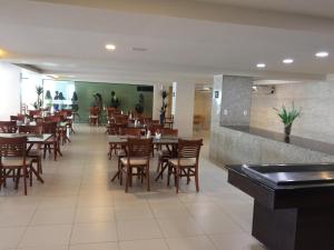 Een restaurant of ander eetgelegenheid bij Tabatinga Residence Apart Hotel