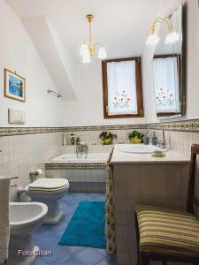Kúpeľňa v ubytovaní Villa Matilde + 37 fotografií