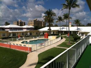 Piscina de la sau aproape de Delray Breakers on the Ocean