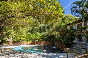 a swimming pool in the middle of a resort at Hotel Parque Das Primaveras in Caldas Novas
