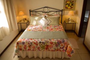 
A bed or beds in a room at Pousada do Namorado
