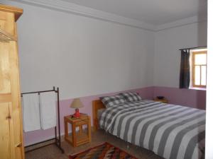 Uma cama ou camas num quarto em Gite Tigmi Azrur