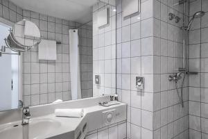 Um banheiro em Mercure Frankfurt City Messe