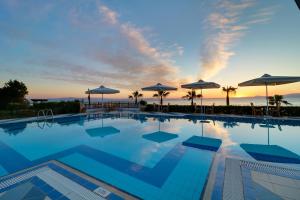 Басейн в Aegean Melathron Thalasso Spa Hotel або поблизу