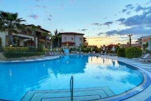 Басейн в Aegean Melathron Thalasso Spa Hotel або поблизу