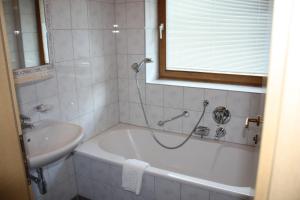 Łazienka w obiekcie Pension Sattelkopf
