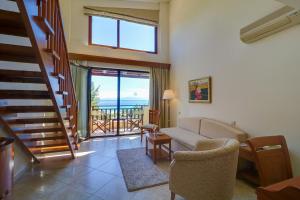 Зона вітальні в Aegean Melathron Thalasso Spa Hotel