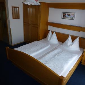 Tempat tidur dalam kamar di Haus Kaiser