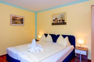 Postel nebo postele na pokoji v ubytování 1a Hotel Steiner