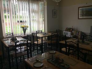 Restoran atau tempat lain untuk makan di Alma Lodge Guest House