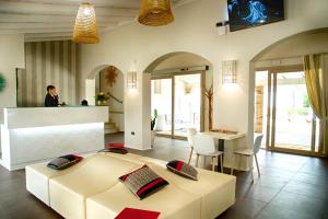 Televízia a/alebo spoločenská miestnosť v ubytovaní Eliantos Boutique Hotel & Spa