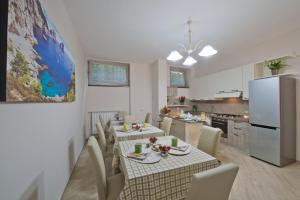 Kuchyň nebo kuchyňský kout v ubytování L'Incanto dei Monti + 16 fotografií