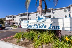 a sign for a surfside inn in front of a building at Capistrano SurfSide Inn in Capistrano Beach