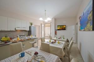 Kuchyň nebo kuchyňský kout v ubytování L'Incanto dei Monti