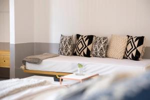 Postel nebo postele na pokoji v ubytování Dreambox Mykonos Suites