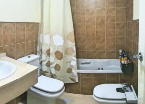 Koupelna v ubytování Luxyry apartament Benidorm + 22 fotografií