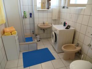 Koupelna v ubytování Apartments Hrga