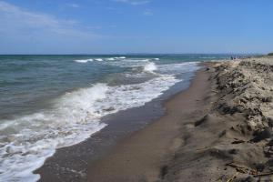 a beach with the ocean and the shoreline at Stefy Home in Catania