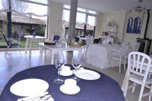 a dining room with white tables and white chairs at Amanecer en Campos in Población de Campos