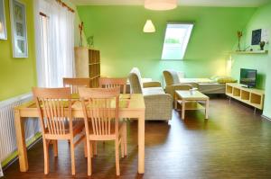 TV a/nebo společenská místnost v ubytování Apartmány Vojta