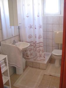 Koupelna v ubytování Apartments Šparada Mladen