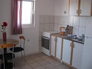 Kuchyň nebo kuchyňský kout v ubytování Apartments Šparada Mladen