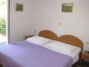 Postel nebo postele na pokoji v ubytování Apartments Šparada Mladen