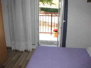 Postel nebo postele na pokoji v ubytování Apartments Šparada Mladen