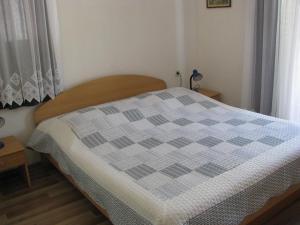Postel nebo postele na pokoji v ubytování Apartments Šparada Mladen