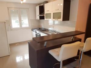 Kuchnia lub aneks kuchenny w obiekcie Vacation house "Viola"