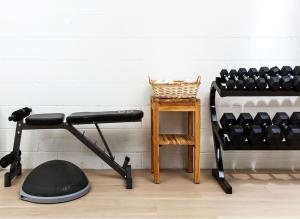 a chair and a scale next to a wall at Boro Hotel in Queens