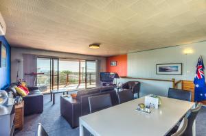 a waiting room with couches and a table at Bayviews in Portarlington