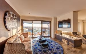 Posezení v ubytování The Star Grand Hotel and Residences Sydney