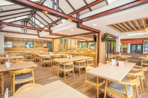 En restaurant eller et andet spisested på New Siam Palace Ville Hotel - SHA Extra Plus Certified