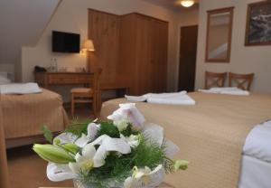 Posteľ alebo postele v izbe v ubytovaní Hotel Alpejski