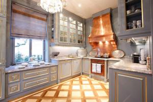 A kitchen or kitchenette at Entire Zurich Villa, Your Private Luxury Escape