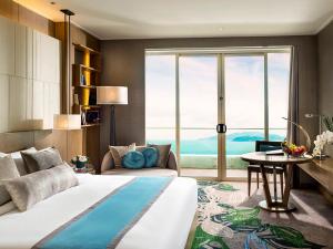 Postel nebo postele na pokoji v ubytování InterContinental Nha Trang by IHG