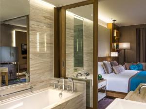 Koupelna v ubytování InterContinental Nha Trang by IHG