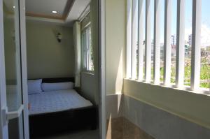 a small window seat in a room with a windowpect at Greenfield Nha Trang Apartments for rent in Nha Trang