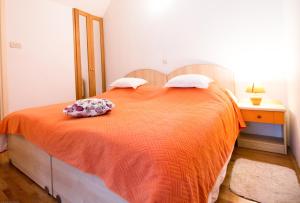 Llit o llits en una habitació de Apartments Kuća Mala