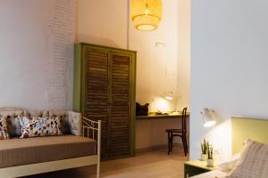 Postel nebo postele na pokoji v ubytování OttoH Charm Stay